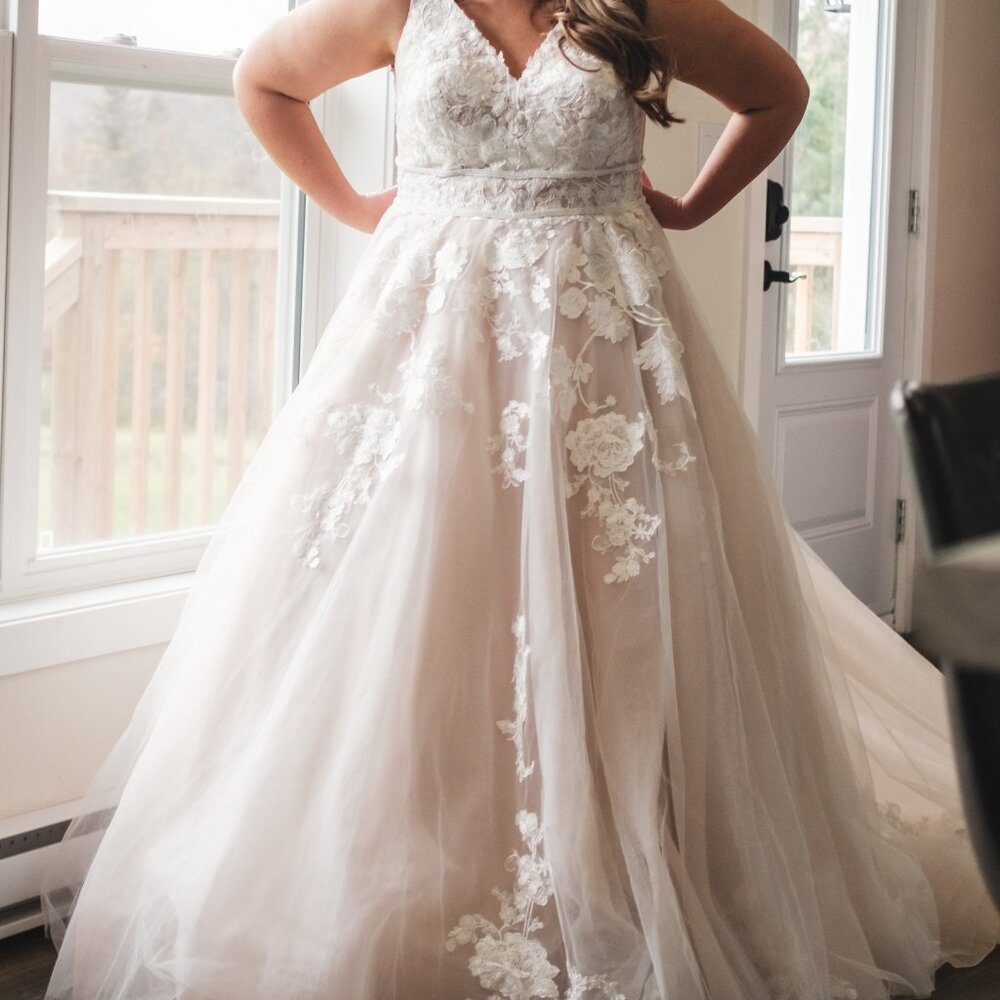 Essense of Australia Style D2748 Wedding Dress